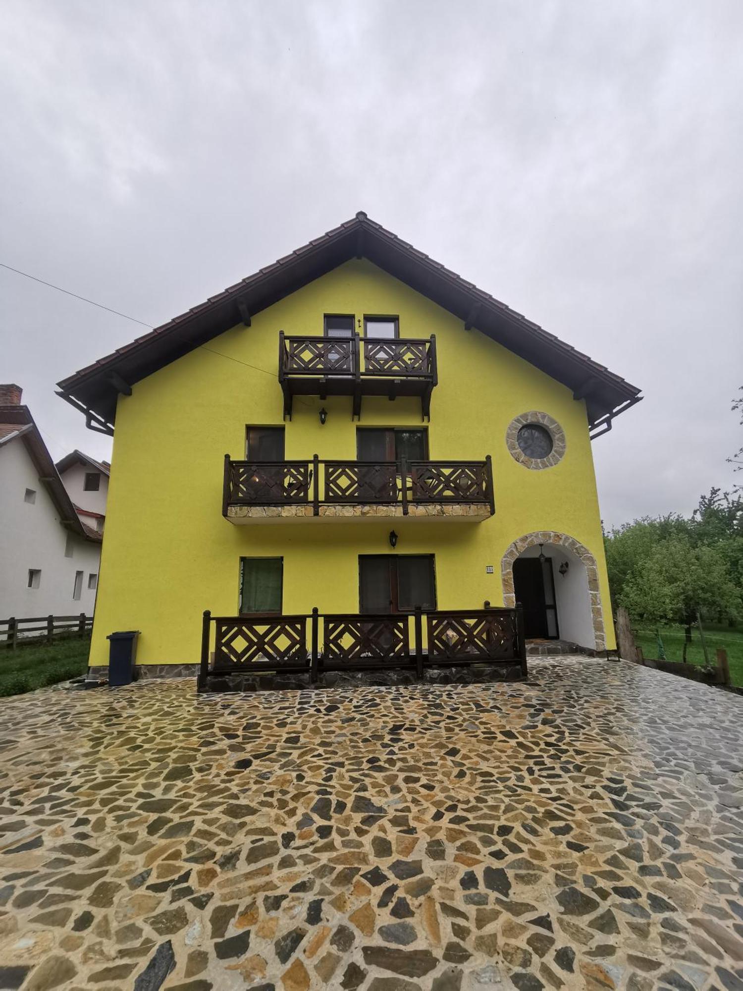Yellow House Bran  Exterior foto